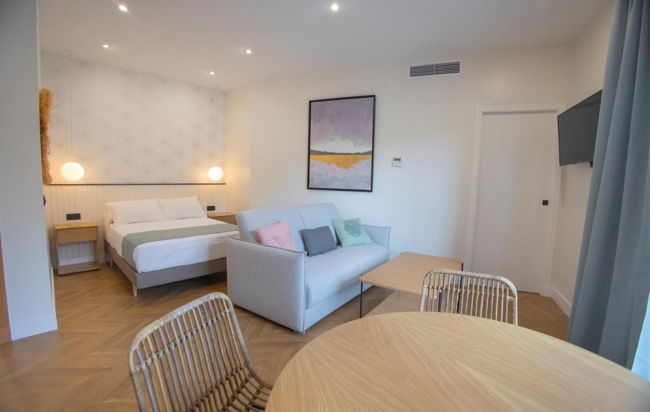 Oikos Apartamentos Turisticos Монестерио Экстерьер фото